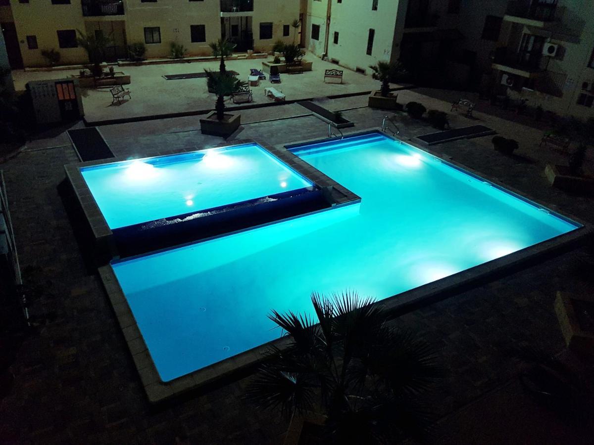 Stunning Penthouse Roof Terrace & Communal Swimming Pool St. Paul's Bay Dış mekan fotoğraf