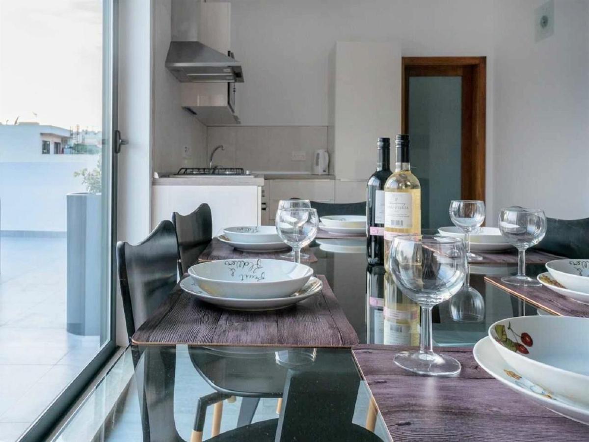 Stunning Penthouse Roof Terrace & Communal Swimming Pool St. Paul's Bay Dış mekan fotoğraf
