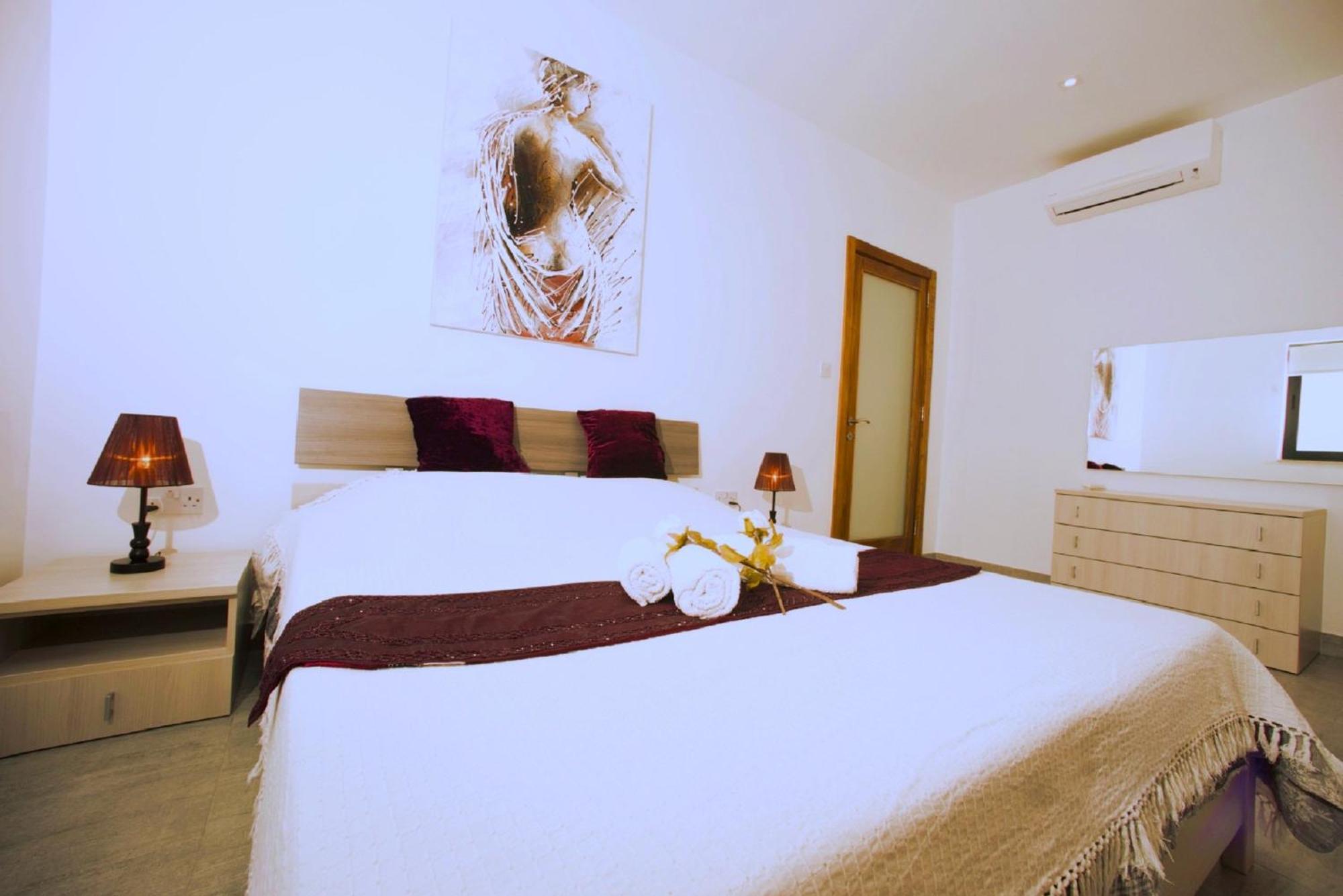 Stunning Penthouse Roof Terrace & Communal Swimming Pool St. Paul's Bay Dış mekan fotoğraf